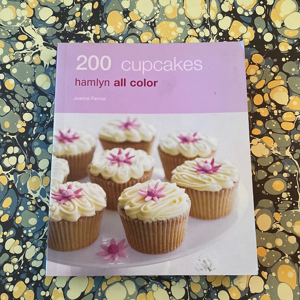 200 cupcakes cookbook. Good condition. Small spot on cover.
